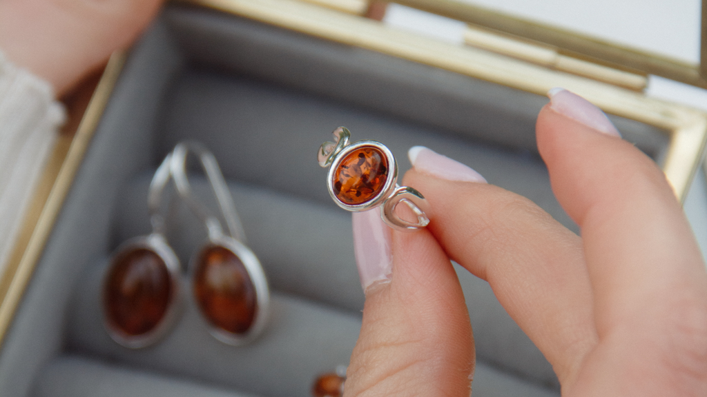 How to Find Your Ring Size At Home In Under 5 Minutes (Accurately!)